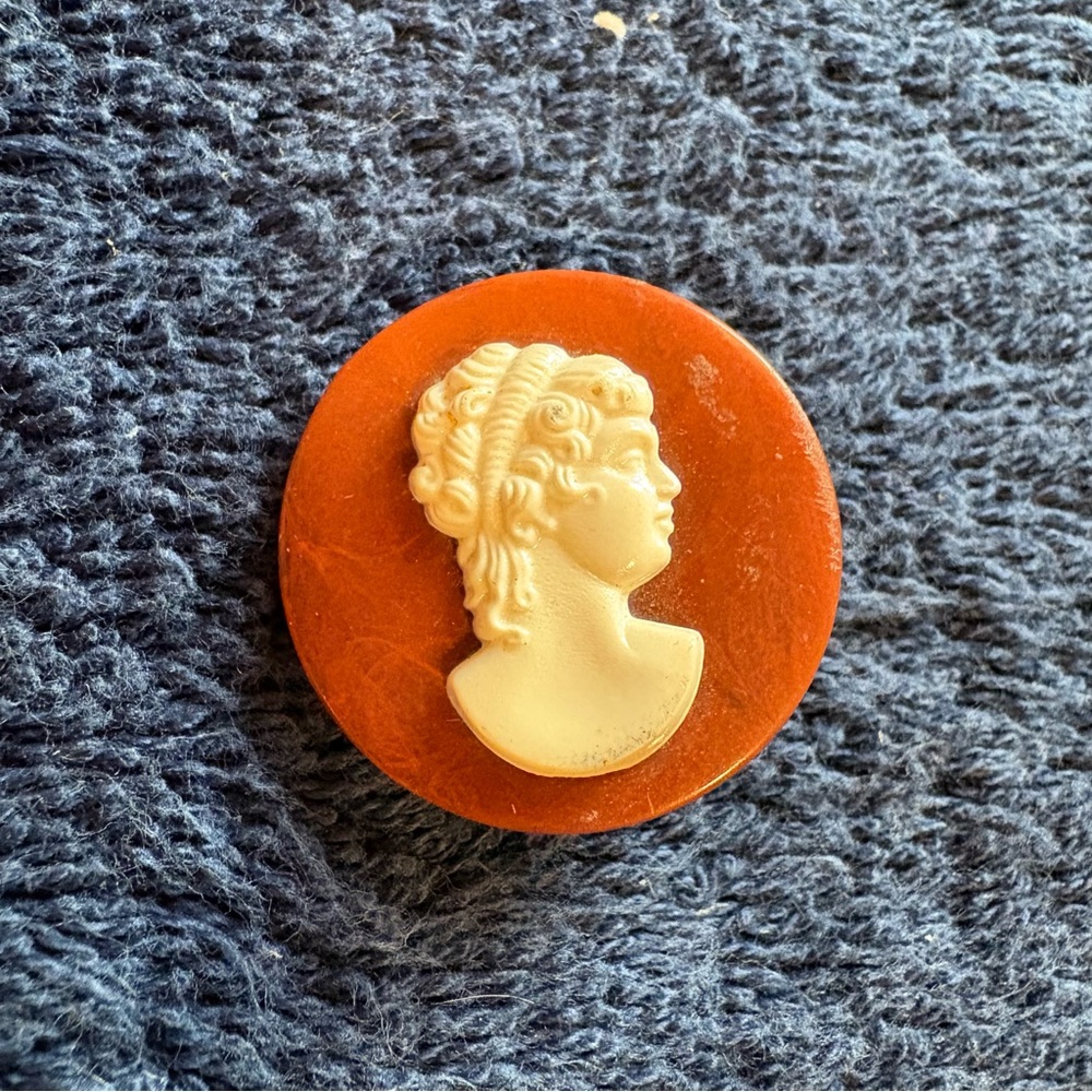 Vintage Retro Victorian Style Cameo 1 Pin Brooch Young Woman Acrylic Plastic 15$